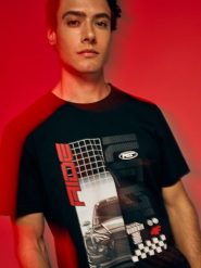 4F T-shirt regular z nadrukiem męski - czarny L. Czarne t-shirty męskie 4f, l, bez wzorów, z bawełny, klasyczne, bez kołnierzyka. Za 79.99 zł.