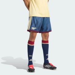 Spodenki z trzeciego zestawu Arsenal FC 26/27. Niebieskie krótkie spodenki sportowe męskie Adidas, s, bez wzorów, z materiału, do piłki nożnej, climacool (adidas). Za 199.00 zł.