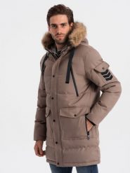 Kurtka męska parka zimowa - jasnobrązowa V6 - Rozmiar: M. Brązowe parki męskie Ombre Clothing, na zimę, m, z aplikacjami, z futra, bez kaptura. W wyprzedaży za 314.99 zł.