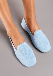 Jasnoniebieskie Casualowe Mokasyny na Płaskiej Podeszwie Ozdobione Perforacją Klanesha. Niebieskie mokasyny damskie Renee, z jeansu, eleganckie. Za 39.99 zł.