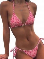 Damski zestaw bikini z kwiatowym nadrukiem i wiązaniem różowy strój S. Czerwone bikini damskie Pan i Pani Gadżet, s, bez wzorów. Za 74.13 zł.