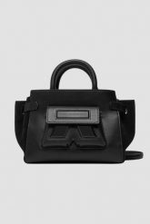 KARL LAGERFELD Czarna damska torebka Ikon/k Sm Tote. Czarne torebki do ręki damskie KARL LAGERFELD, bez wzorów, ze skóry, eleganckie, duże, zamszowe, bez dodatków. W wyprzedaży za 1,369.99 zł.