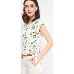 Koszulka z wakacyjnym wzorem. T-shirty damskie marki Orsay. Za 29.99 zł.
