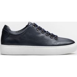 Granatowe sneakersy męskie. Buty sportowe męskie marki Kazar. Za 449.00 zł.