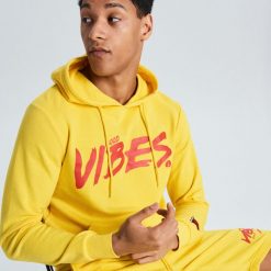Bluza z napisem Good Vibes - Żółty. Żółte bluzy męskie marki Cropp, bez wzorów. Za 119.99 zł.