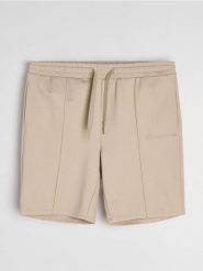 Wiskozowe szorty slim - beżowy. Brązowe szorty męskie Sinsay, l, bez wzorów, z wiskozy. Za 39.99 zł.