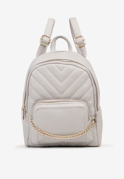 Jasnoszary Plecak Ozdobiony Łańcuszkiem i Pikowaniem Kolaggia. Szare plecaki damskie Renee, bez wzorów, z jeansu, eleganckie. Za 79.99 zł.