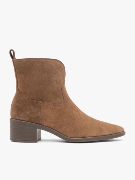 Brązowe botki kowbojki. Brązowe botki damskie Ryłko, ze skóry, eleganckie, bez obcasa, na obcasie, bez zapięcia. Za 449.99 zł.