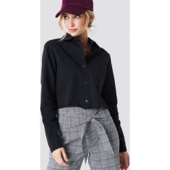 NA-KD Trend Koszula jeansowa z surowym brzegiem - Black. Czarne koszule damskie NA-KD Trend, z jeansu. Za 161.95 zł.