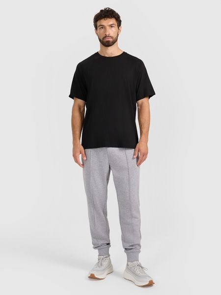 4F Spodnie dresowe joggery męskie - szare L. Szare spodnie sportowe męskie 4f, l, bez wzorów, z dresówki, na fitness i siłownię. Za 159.99 zł.