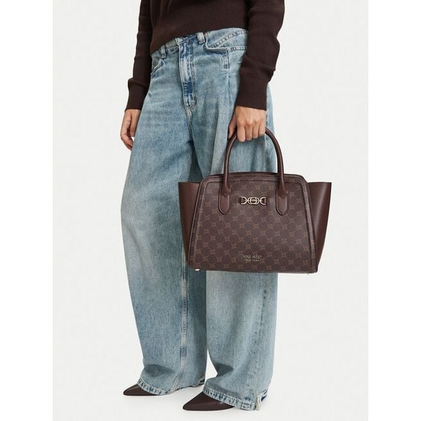 Torebka Nine West. Czerwone torebki do ręki damskie Nine West, bez wzorów, bez dodatków. Za 259.99 zł.