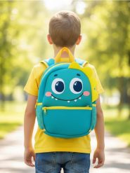 Plecak z motywem dinozaura - turkusowy. Niebieskie torby i plecaki dziecięce Sinsay. Za 29.99 zł.
