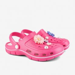 Klapki damskie Coqui - mule, rozmiar 39. Czerwone klapki damskie Coqui, bez wzorów, bez obcasa. Za 132.99 zł.