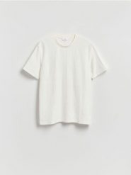 Strukturalny t-shirt regular - biały. Białe t-shirty męskie Reserved, l, bez wzorów, z bawełny, bez kołnierzyka. Za 79.99 zł.