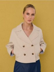 Kurtka z ozdobnymi guzikami - kremowy. Białe kurtki damskie Sinsay, l, bez wzorów, bez kaptura. Za 79.99 zł.