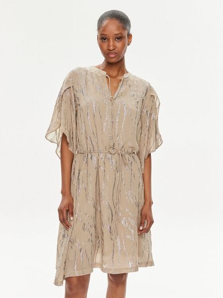 Bruuns Bazaar Sukienka koszulowa Parez BBW3953 Beżowy Regular Fit. Brązowe sukienki damskie Bruuns Bazaar, bez wzorów, z wiskozy, bez kołnierzyka, bez ramiączek, koszulowe. Za 609.99 zł.