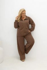 Oversizowy prążkowany komplet z bluzą i spodniami Good Day Ahead w kolorze kakao/ciepły brąz Plus Size Oversize. Białe bluzy sportowe damskie Moda Size Plus Iwanek, l, bez wzorów, z dzianiny, bez kaptura, trekkingowe. Za 419.90 zł.