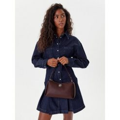 Torebka DKNY. Czerwone torebki do ręki damskie DKNY, bez wzorów, klasyczne, bez dodatków. Za 216.99 zł.