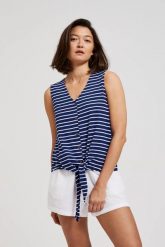 Top w paski z wiązaniem niebieski. Niebieskie t-shirty damskie MOODO, l, bez wzorów, bez kołnierzyka. W wyprzedaży za 23.99 zł.