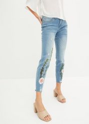 Dżinsy z haftem. Niebieskie jeansy damskie bonprix. Za 139.99 zł.
