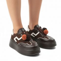 Sneakersy damskie Karino, ze skóry naturalnej licowej z zamszowymi panelami i kontrastowymi wstawkami na boku wiązanie na grubszych sznurowadłach, br. Brązowe półbuty damskie Karino, bez wzorów, ze skóry, bez obcasa, na platformie, bez zapięcia. Za 629.00 zł.