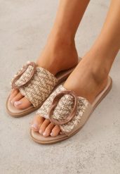 Ciemnobeżowe Klapki z Plecionką i Geometryczną Klamrą Nemornell. Brązowe klapki damskie Renee, bez wzorów, boho, bez obcasa, na płaskiej podeszwie. Za 79.99 zł.