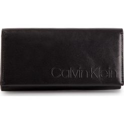 Duży Portfel Damski CALVIN KLEIN - Cube Med Wallet W/Zip K60K605092 001. Portfele damskie marki Calvin Klein. Za 399.00 zł.