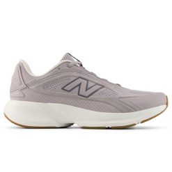 Buty damskie New Balance WCAT983 – fioletowe. Fioletowe obuwie sportowe damskie New Balance, bez wzorów, z gumy, do biegania. Za 399.99 zł.