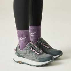 Damskie buty typu cruise. Niebieskie obuwie sportowe damskie Regatta, bez wzorów, z dzianiny, trekkingowe. Za 449.99 zł.