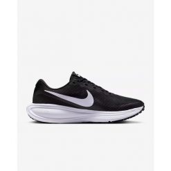 Buty do biegania damskie Nike Revolution 8. Czarne obuwie sportowe damskie Nike, bez wzorów, z materiału, do biegania, nike revolution. Za 259.99 zł.