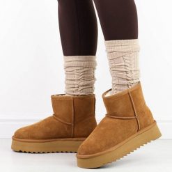 Camelowe skórzane ciepłe zimowe mukluki, eskimoski T.Sokolski 531. Brązowe śniegowce i trapery damskie Sokolski, ze skóry. Za 199.00 zł.