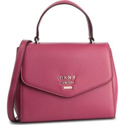 Torebka DKNY - Whitney Sm Th Satche R91DA928 Pink PNK. Czerwone torebki do ręki damskie marki DKNY, bez wzorów, ze skóry, klasyczne. Za 849.00 zł.