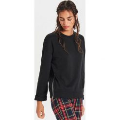Gładka bluza z zamkami - Czarny. Czarne bluzy damskie Cropp, l, bez wzorów, bez kaptura. Za 69.99 zł.