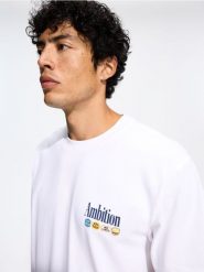 T-shirt relaxed z nadrukiem - biały. Białe t-shirty męskie Reserved, l, bez wzorów, z bawełny, bez kołnierzyka. Za 69.99 zł.