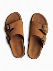 Klapki męskie z naturalnego zamszu z regulacją na klamry - camel V3 - Rozmiar: 45. Brązowe klapki męskie Ombre Clothing, z gumy, klasyczne. W wyprzedaży za 329.99 zł.