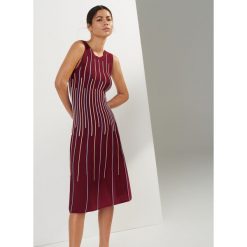 Dzianinowa sukienka midi - Fioletowy. Fioletowe sukienki damskie Reserved, m, bez wzorów, z dzianiny, bez kołnierzyka, bez ramiączek, midi. W wyprzedaży za 149.99 zł.