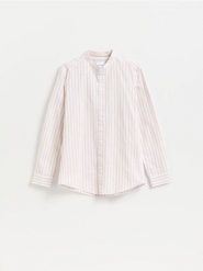 Bawełniana koszula regular fit - kremowy. Białe koszule męskie Reserved, l, bez wzorów, z bawełny, bez kołnierzyka, bez ramiączek. Za 119.99 zł.