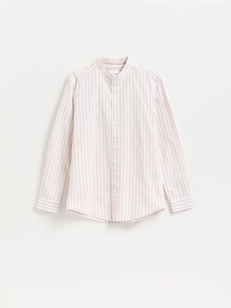 Bawełniana koszula regular fit - kremowy. Białe koszule męskie Reserved, l, bez wzorów, z bawełny, bez kołnierzyka, bez ramiączek. Za 119.99 zł.