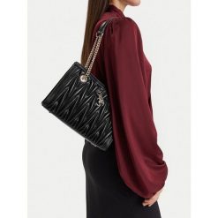 Torebka Eva Minge. Czarne torebki do ręki damskie Eva Minge, bez wzorów, klasyczne, bez dodatków. Za 299.99 zł.
