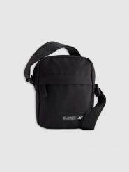 4F Saszetka - czarna Uniwersalny. Czarne plecaki damskie 4f, bez wzorów. Za 79.99 zł.