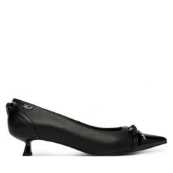 Czółenka KARL LAGERFELD. Czarne czółenka damskie KARL LAGERFELD, bez wzorów, bez obcasa, bez zapięcia. Za 859.99 zł.