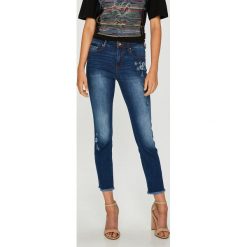 Desigual - Jeansy. Niebieskie jeansy damskie Desigual. W wyprzedaży za 279.90 zł.