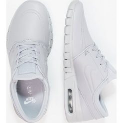 Nike SB STEFAN JANOSKI MAX Tenisówki i Trampki wolf grey/metallic pewter. Trampki męskie Nike SB, z materiału. W wyprzedaży za 455.20 zł.