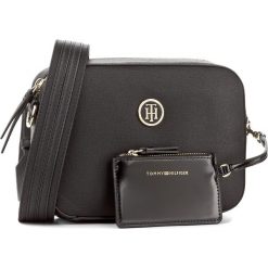 Torebka TOMMY HILFIGER - TH Signature Strap Camera Bag AW0AW04846 002. Torebki do ręki damskie marki Tommy Hilfiger. W wyprzedaży za 329.00 zł.