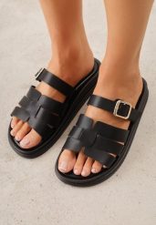 Czarne Klapki z Przekładanymi Paskami i Regulacją z Klamrą Celilye. Czarne klapki damskie Renee, bez wzorów, z koronki, boho, bez obcasa, na płaskiej podeszwie. Za 79.99 zł.