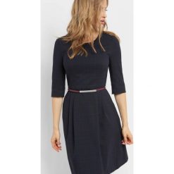 Rozkloszowana sukienka w kratę. Niebieskie sukienki damskie Orsay, z elastanu, biznesowe, z okrągłym kołnierzem. Za 139.99 zł.