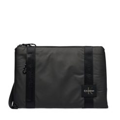 Etui na laptopa Calvin Klein. Czarne torby na laptopa męskie Calvin Klein, bez wzorów. Za 289.99 zł.