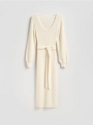 Sukienka z wełną - złamana biel. Sukienki damskie Reserved, l, bez wzorów, z bawełny, bez kołnierzyka, bez ramiączek, midi, dopasowane. Za 329.99 zł.