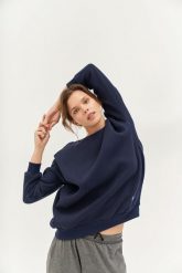 Bluza do jogi Moonholi Cozy AF Oversize Sweatshirt z bawełnianej dzianiny. Niebieskie bluzy damskie MOONHOLI, m, bez wzorów, z bawełny, bez kaptura, na fitness i siłownię. Za 329.00 zł.