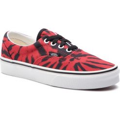Tenisówki VANS - Era VN0A38FRVPB1 (Tie Dye) Tango Red/True. Czerwone półbuty damskie Vans, bez wzorów, z gumy, bez obcasa, na płaskiej podeszwie, bez zapięcia. W wyprzedaży za 219.00 zł.